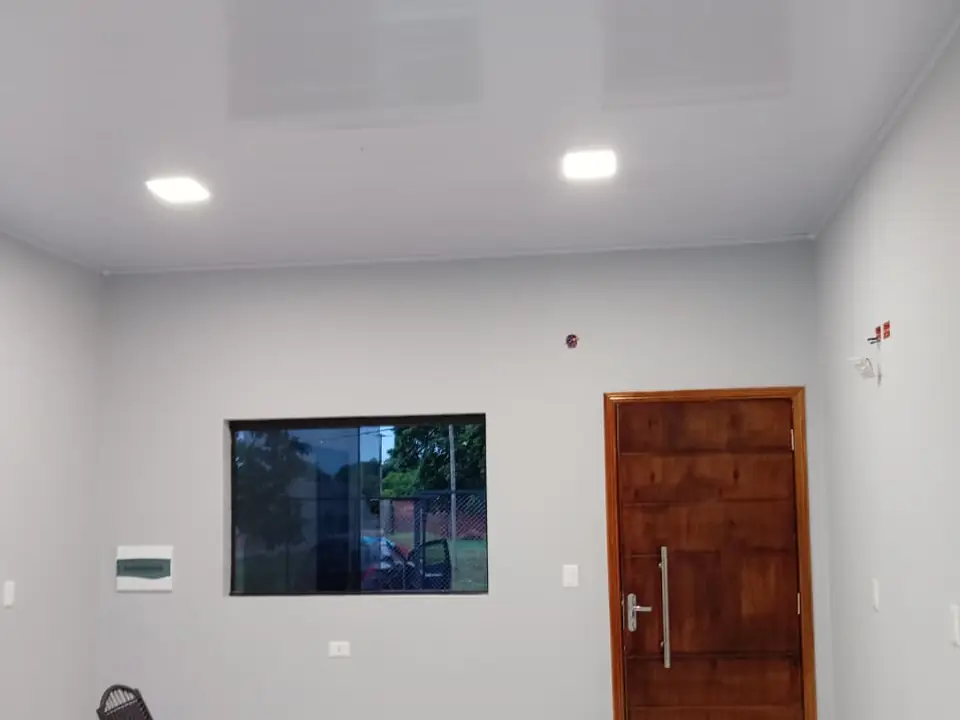 Interior pintado en gris claro, foto tomada por el cliente Fernando Fernández